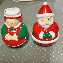 Santa and Mrs Claus  salt and pepper shakers  Ceramic