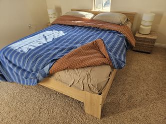 Set #5 Modern Queen Bed / Two Nightstands / Like New Simmons Luxury Firm Matress & Two Lamps SEE DESCRIPTION