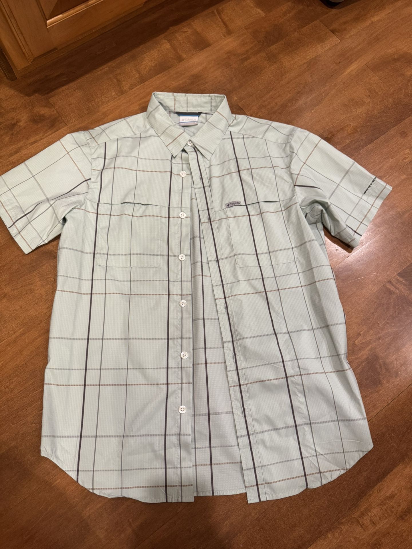 Men’s Columbia Omni Shade Button Down Shirt Shipping Available
