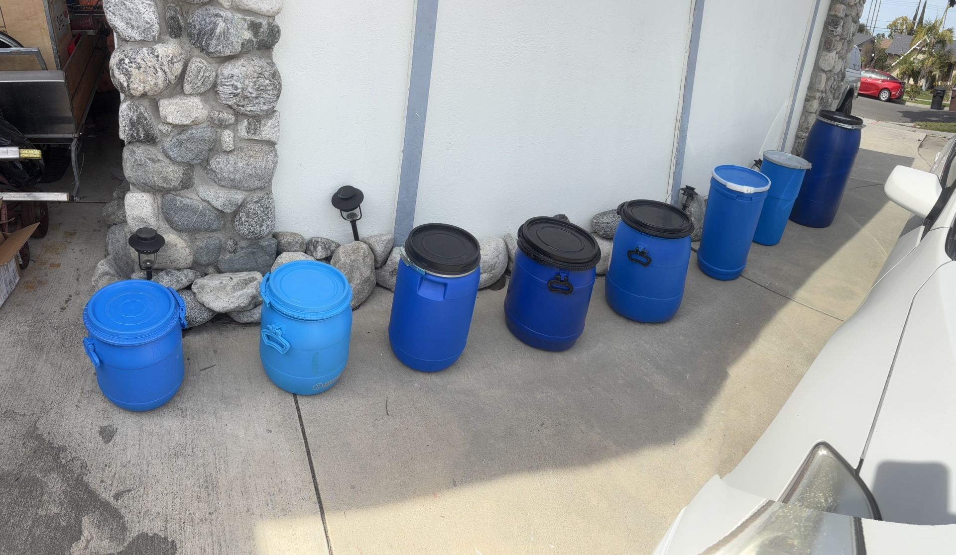 Multi sizes storage containers