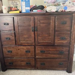 Large 8 Drawer Dresser & Set of 2 Nighstands