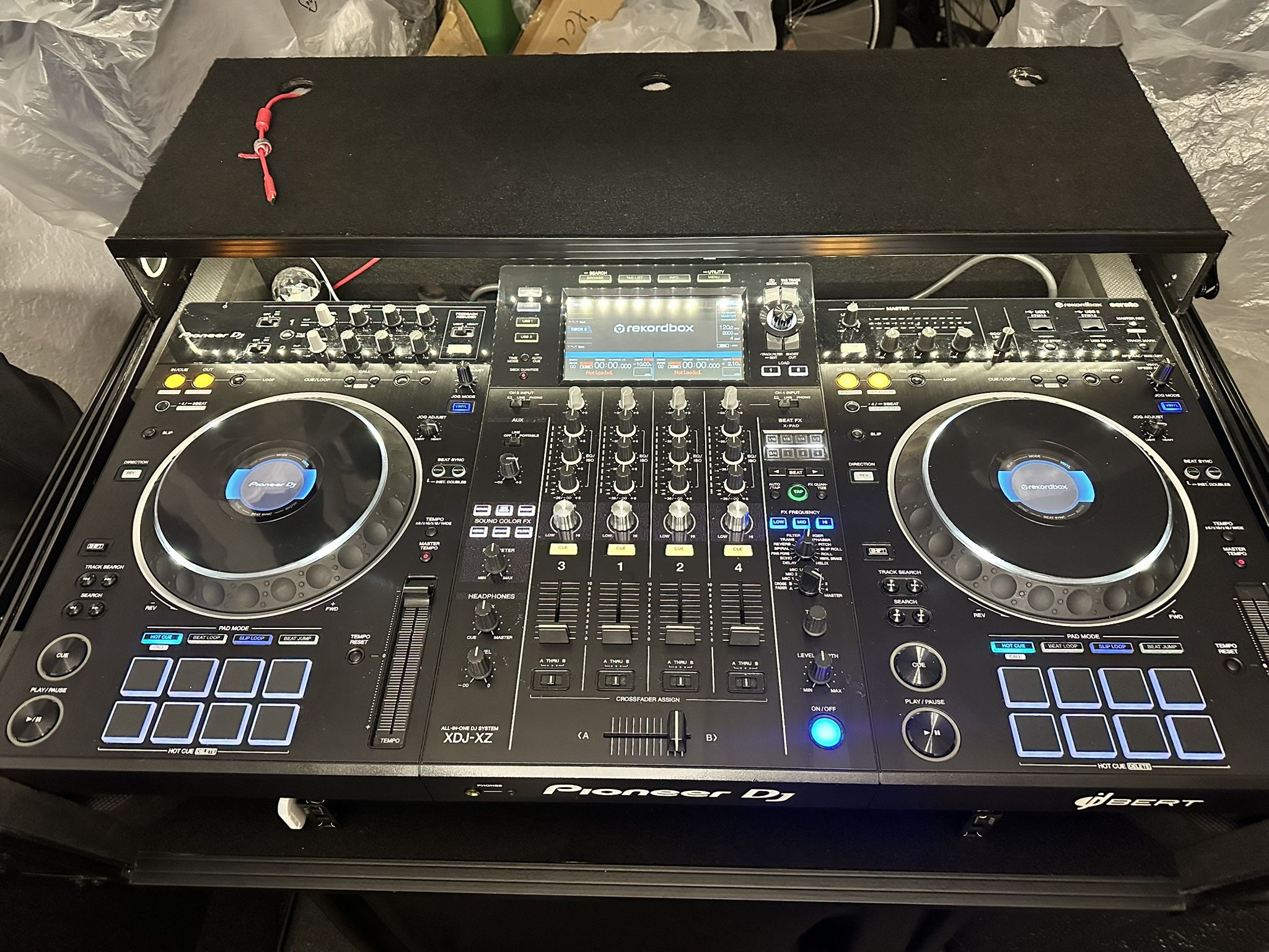 Used Pioneer DJ xdjxz DJ Controller /Odyssey Industrial Board Glide Style Case for Pioneer XDJ-XZ