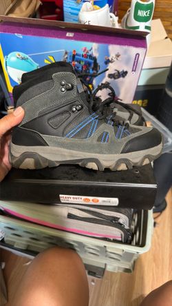 Kids hiking boots