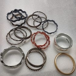 18 plastic bracelets, different models and colors, new
