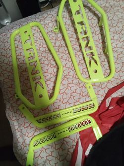 Tank Neon Green Metal Bars