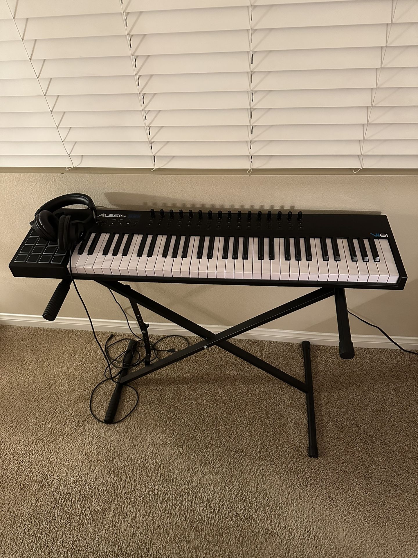 Alesis VI61 61-key Keyboard Controller with Stand and Headphones