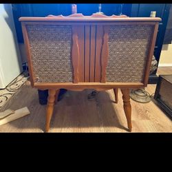 Delmonico Solid State Stereo W/ Record Player 