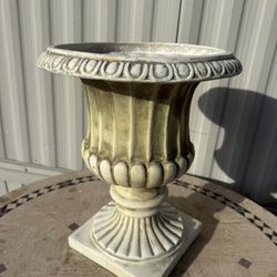 VTG Garden Plant Pot Urn Decorative 