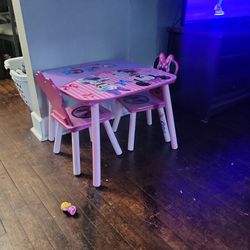 Minnie House Kid Table 2 Chairs