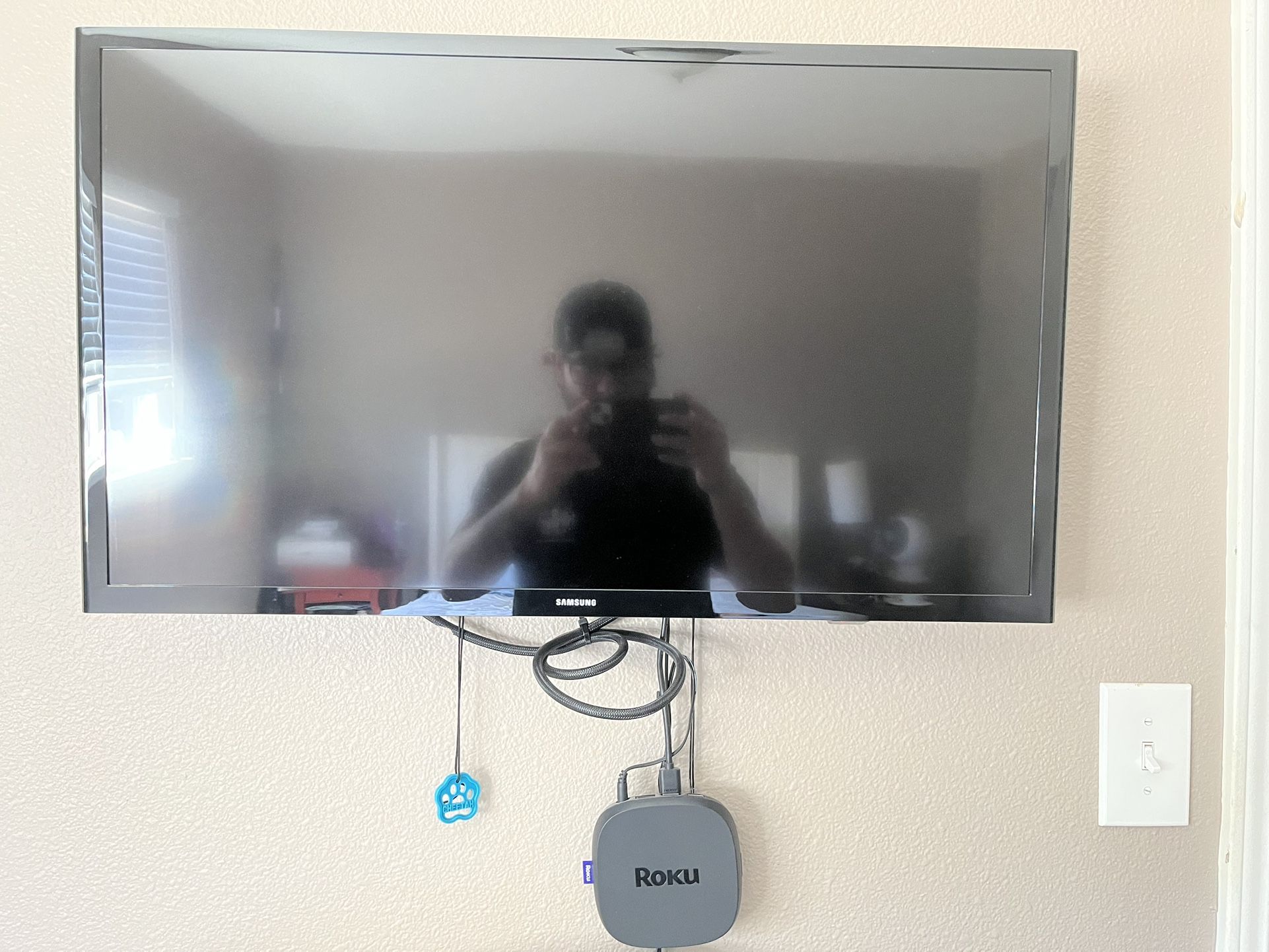 Samsung 32” TV With Roku