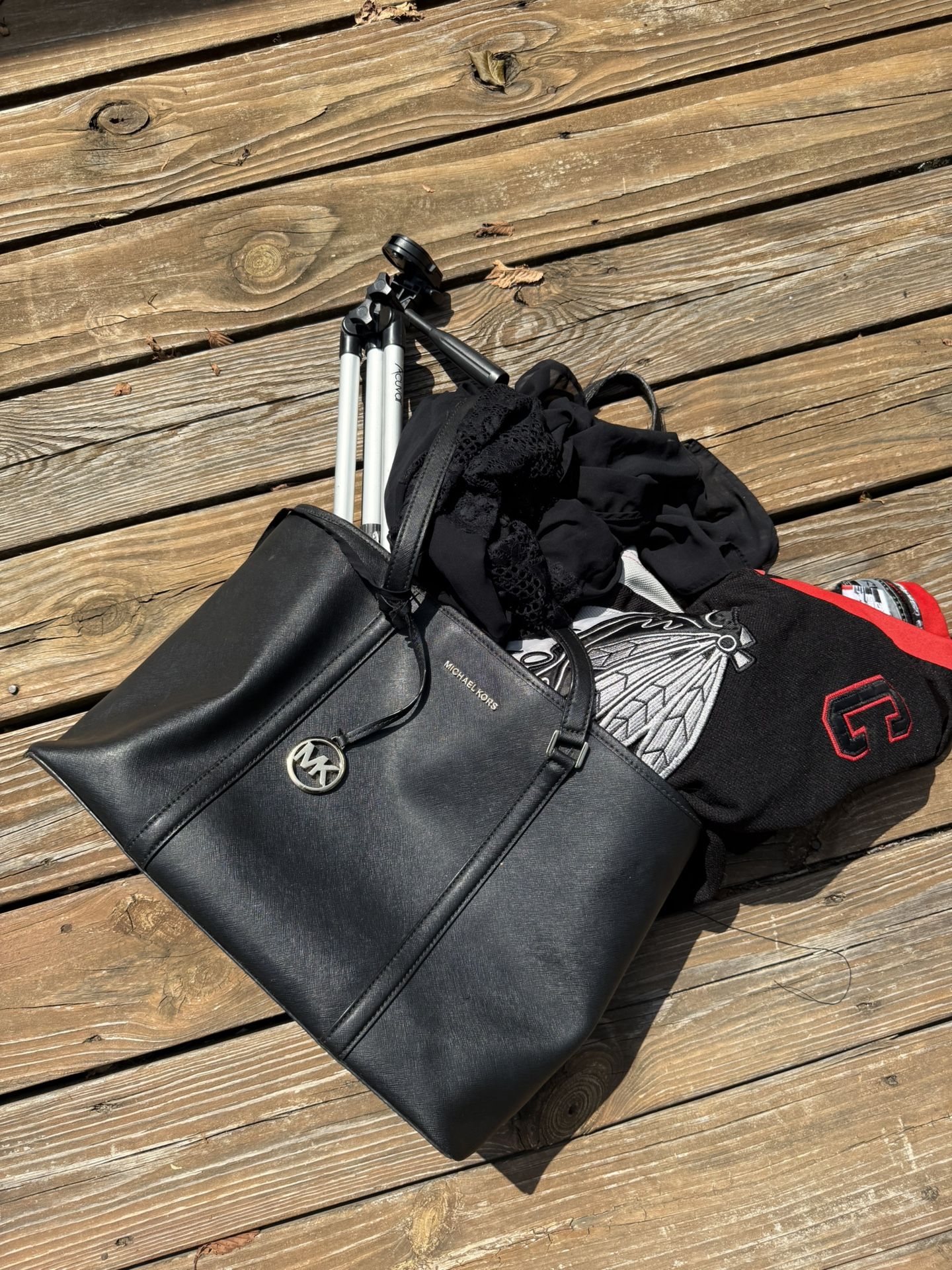 π₯ Huge Bundle: Laptop, iPod, Clothing, Bags, Jersey β Must Go!