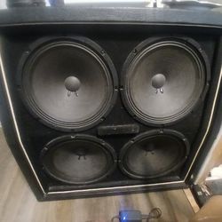 Carver Speaker Box. 4 12 Inch 