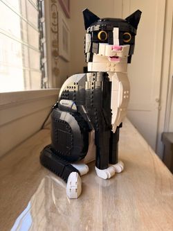 LEGO Ideas Tuxedo Cat 21349, Fully Built