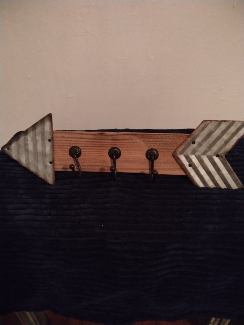 Wooden Arrow To Hang Things From