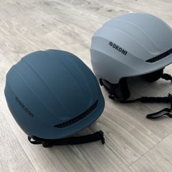 Two BRAND NEW snow Helmets small 