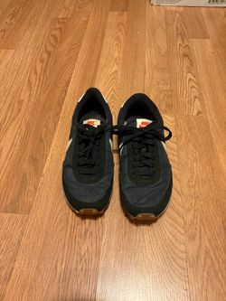 Nike Low-Top Sneakers Black Gum Sole