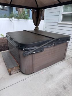 6-Person Hot Tub - $2,000 OBO  - You Haul