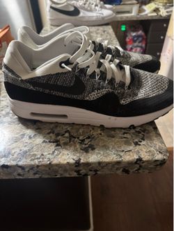 Men’s shoes size 14