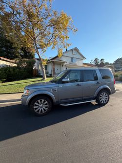 Land Rover LR4 SUV