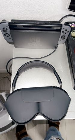 AirPods Max And Nintendo Switch