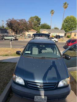 2002 Toyota sienna clean title