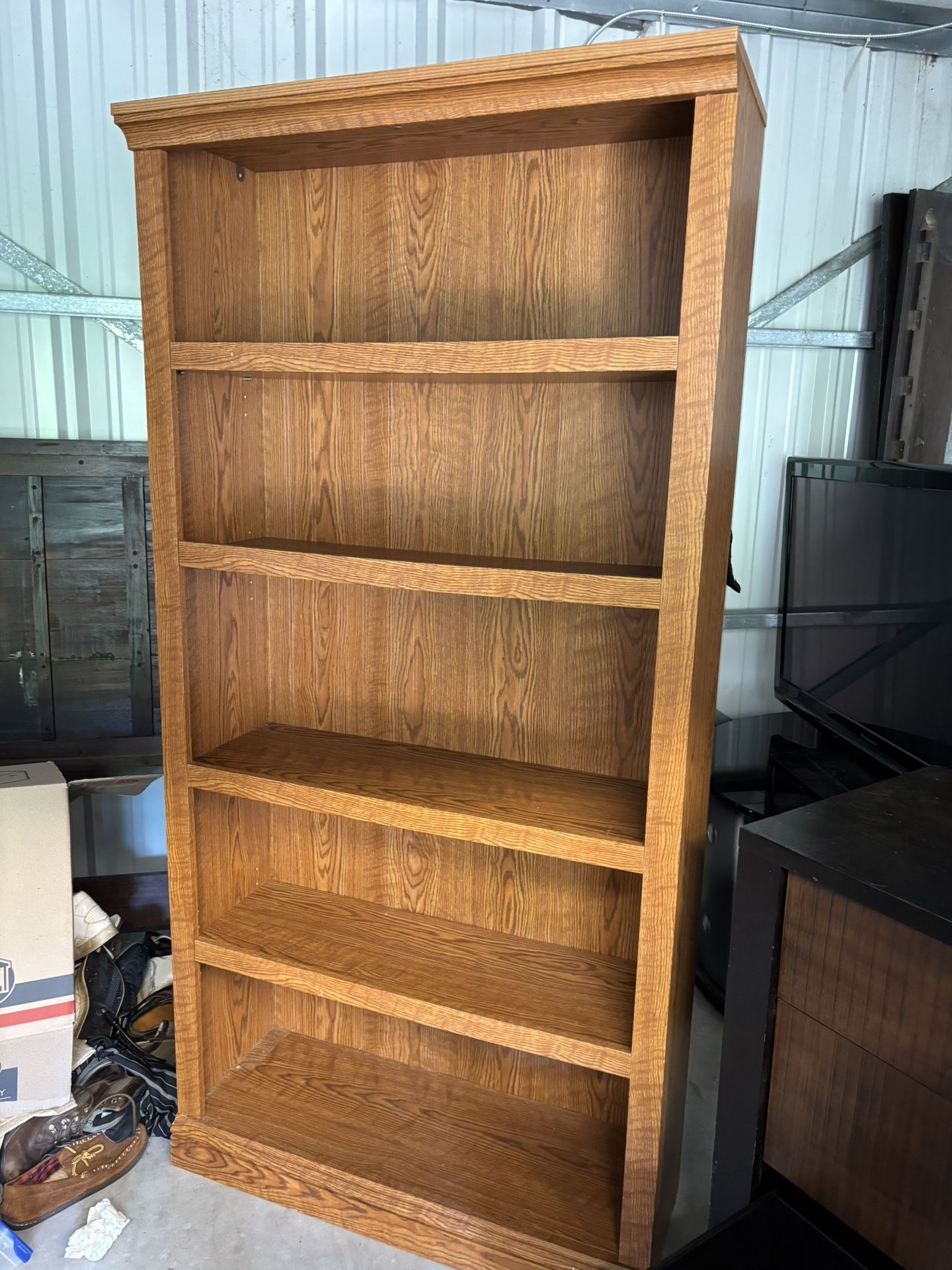 Wooden bookcase (good condition)