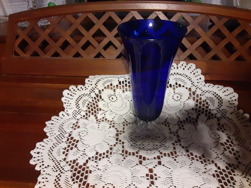  GORGEOUS LOOKING COBALT BLUE VASE  12INCH TALL 