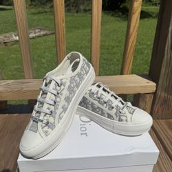 Christian Walk N Dior 