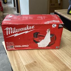 Milwaukee M18 18-Volt Lithium-Ion Cordless Electric Portable Inflator (Tool-Only)