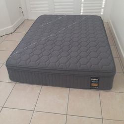 Queen Matress 14" - Only 2 Months Old