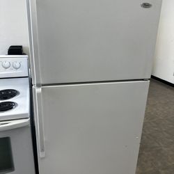 Whirlpool 32 Wide Top And Bottom Refrigerator 