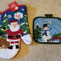 Used Christmas Oven Mitt & Pan Holder