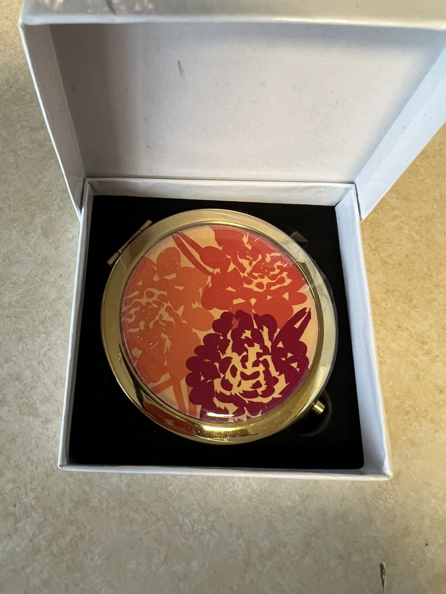 Mirror Compact
