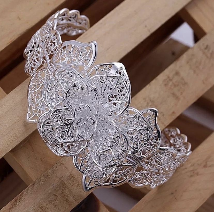 925 Sterling Silver jewelry bangle Hot engagement jewelry exquisite retro charm hollow big women lady flowers openings bracelet  Metal type: sterling 