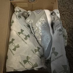 Youth Baseball Cleats Size 3Y