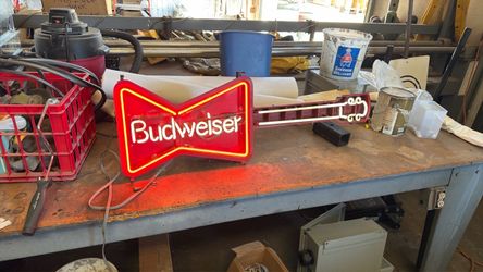 Vintage Budweiser, Neon guitar SIGN