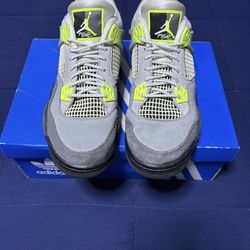 Jordan 4 Retro SE GS Neon 95 2020  Size 6.5Y