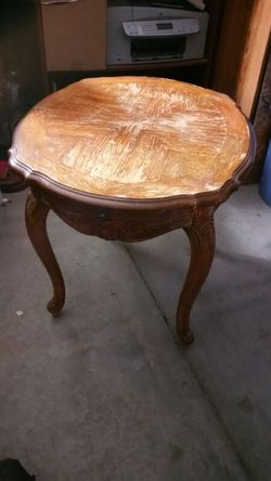 End table with little pull out