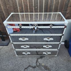 Gratis Free Dresser