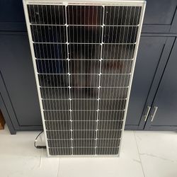 Solar panel 100 Watt. Qty 3. Like New