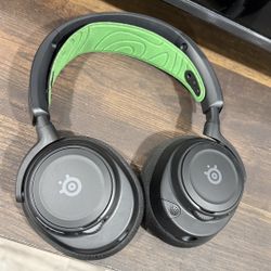 SteelSeries Arctis Nova 7 Wireless Gaming Headset for Xbox Series X And PC