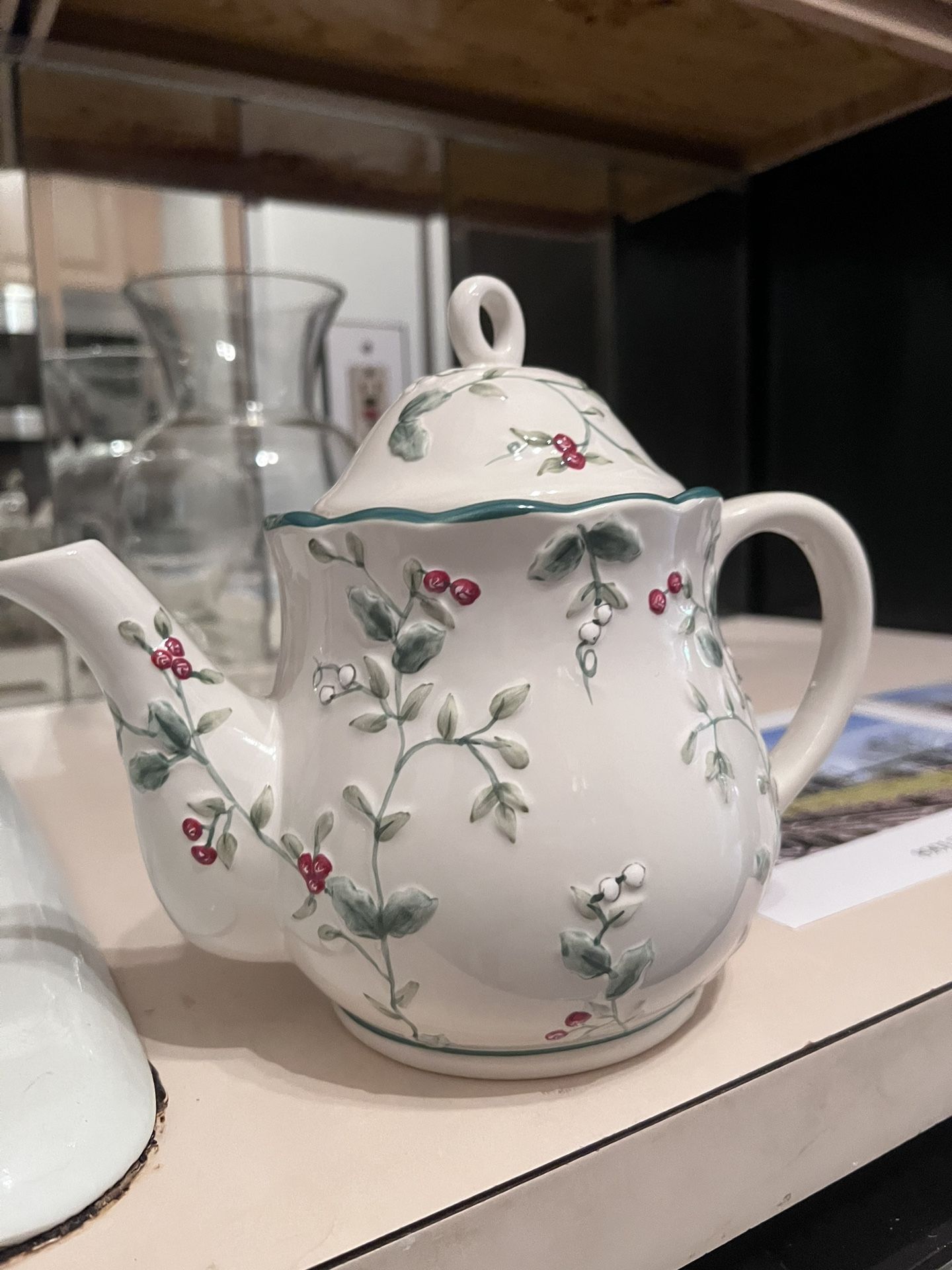 Pfaltzgraff Winterberry Sculpted Teapot