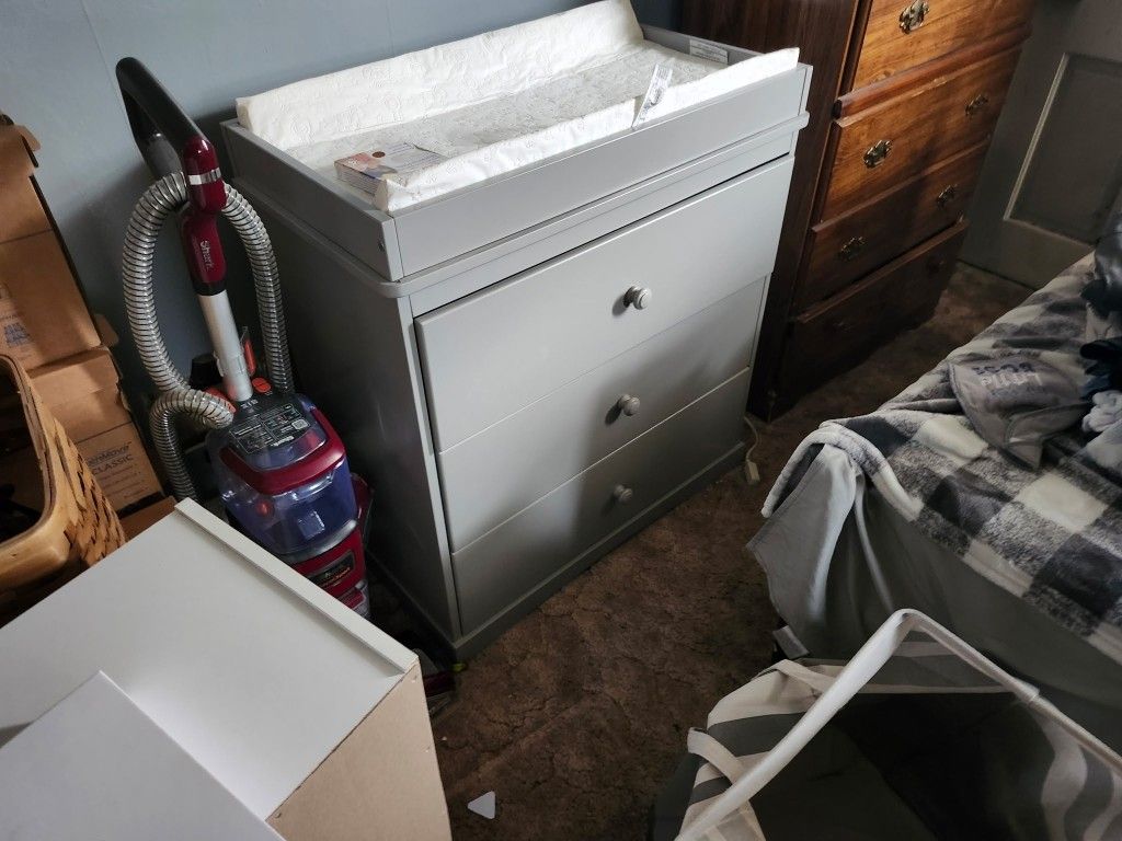 Baby Changing Station Dresser