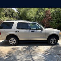 2004 Ford Explorer