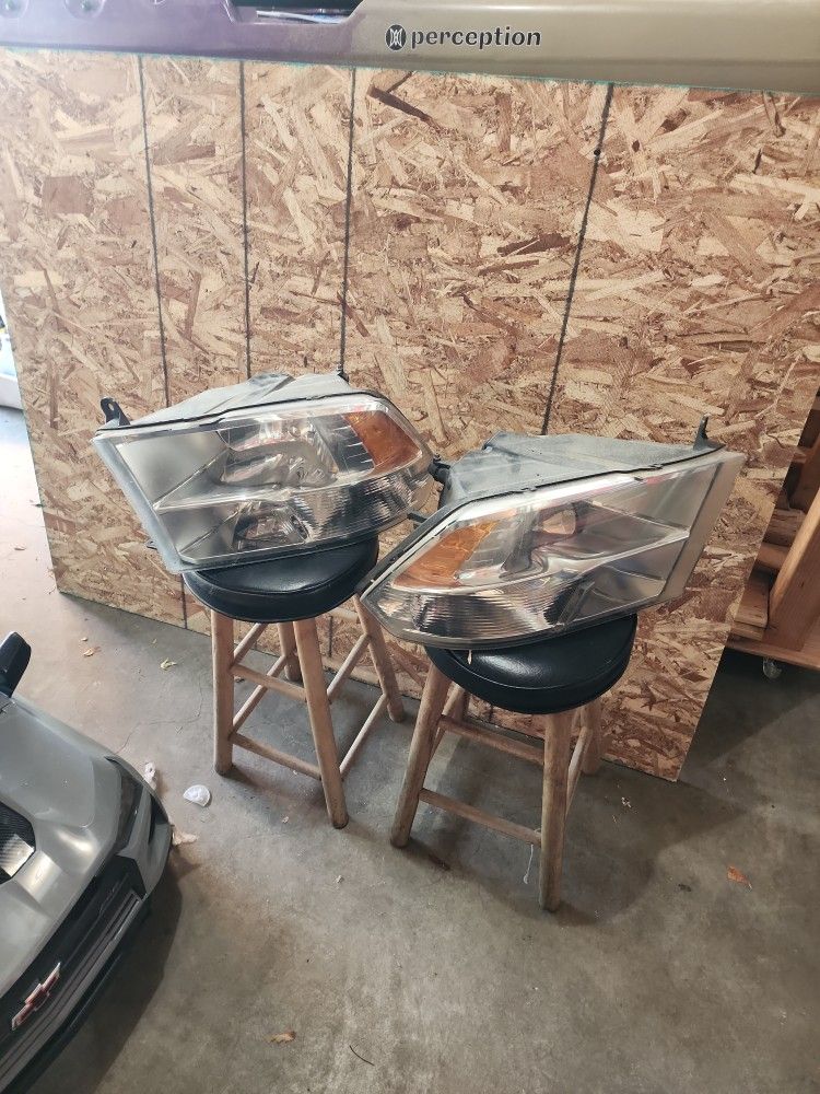 2014 RAM 1500 REFLECTOR OEM HEADLIGHTS