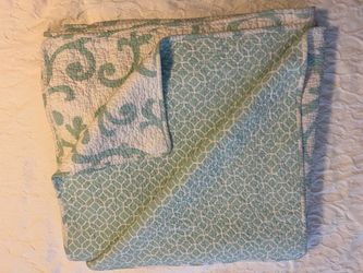Queen sized reversible green quilt