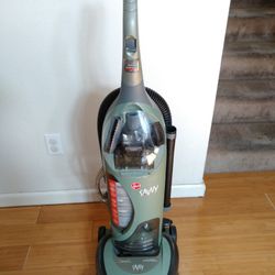 Hoover Savvy 12-Amp vacuum cleaner