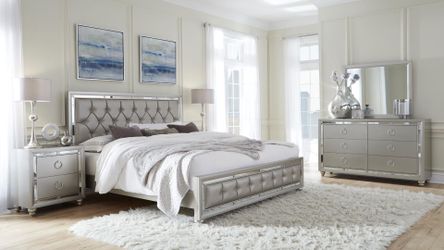 4-Piece Queen Bedroom Set – Bed, Dresser, Mirror & Nightstand | Delivery & Setup Available