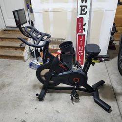 Echelon Connect Sport-S Indoor Cycling Exercise Bike  comes with manual and protective cover