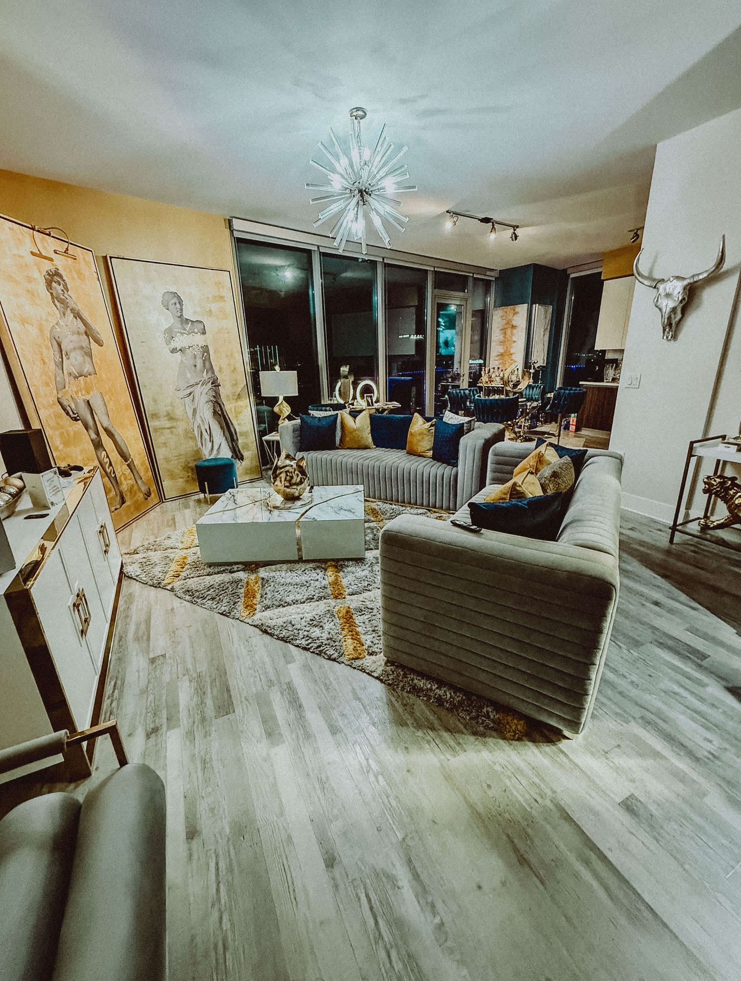 Stylish & Modern Living Room Set Without Cadenza